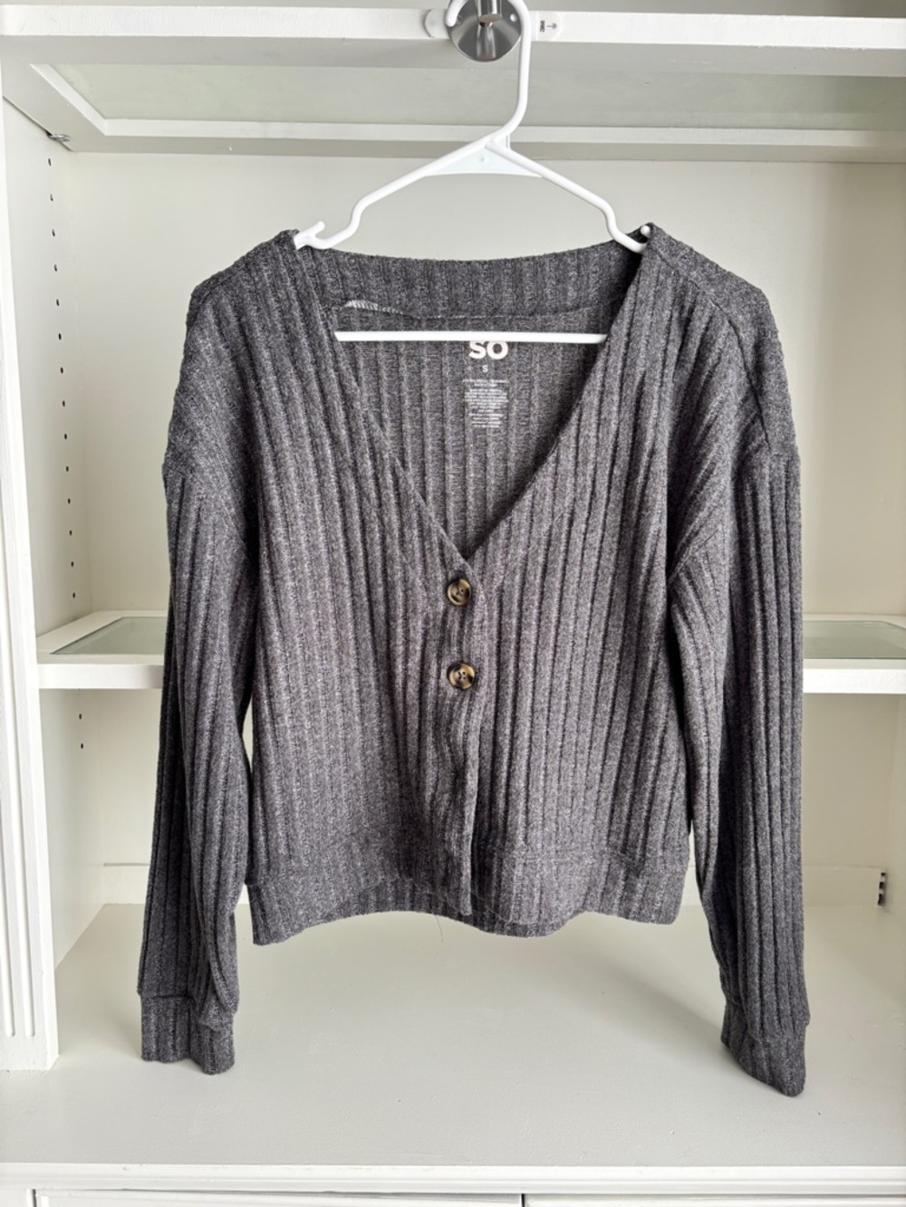 SO Women's Ribbed V-Neck Button Front Cardigan - Gray